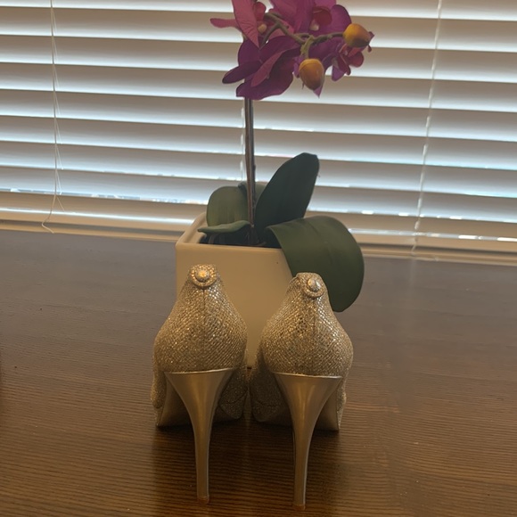 Michael Michael Kors silver 3 inch heels silver glitter - Picture 4 of 5